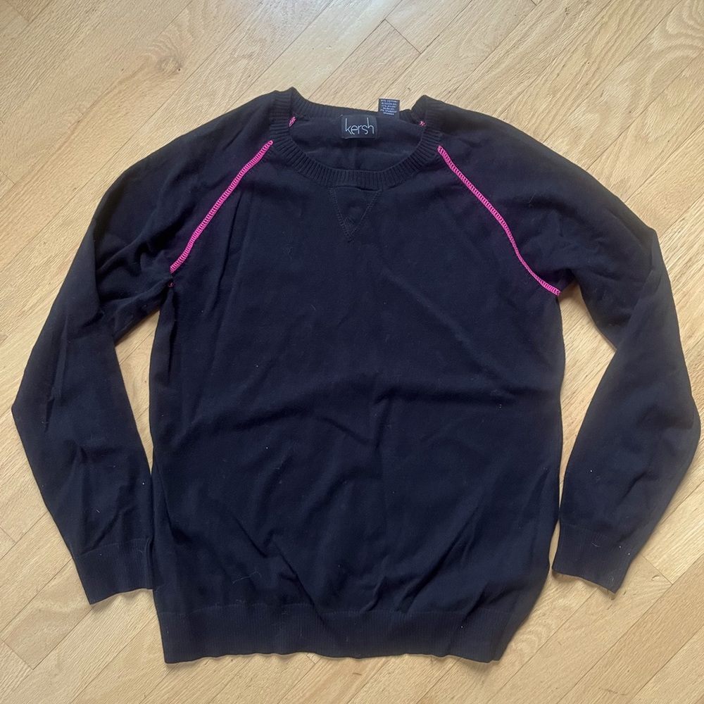 Black crew neck sweater with pink detail